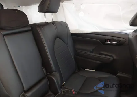 2022 Toyota Highlander Xle z USA, uszkodzony, nr VIN 5TDGZRBHXNS195928